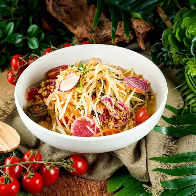 Zesty Papaya Salad: A Thai Delight